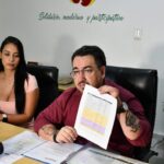 Lanzan huevos al alcalde de Puerto Suárez en protesta por supuestos malos manejos del hospital municipal